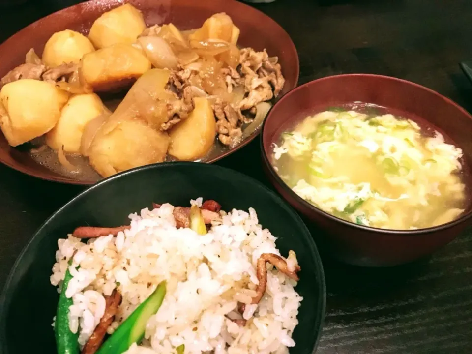 Snapdishの料理写真:○アスパラとベーコンのバターご飯○肉ジャガ○かきたま汁|おぞもじさん