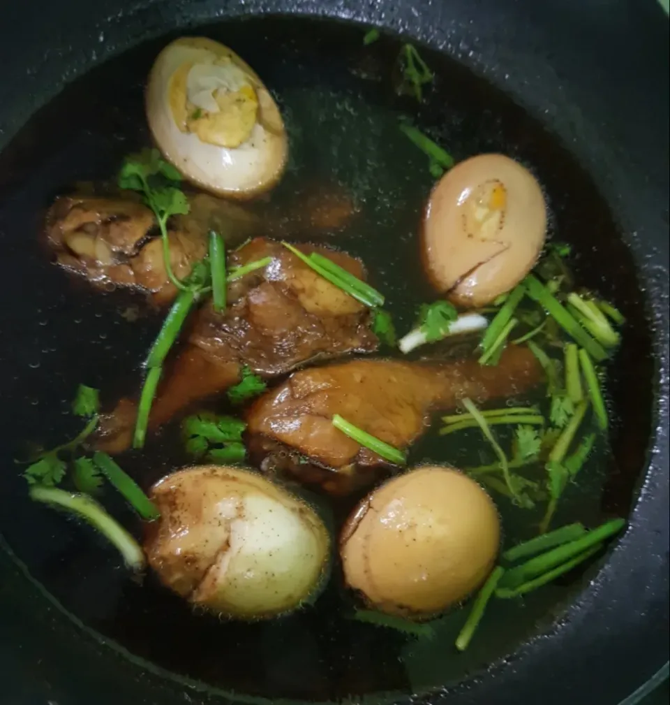 Snapdishの料理写真:chicken & boiled egg in brown soup|patcookingfeverパットさん