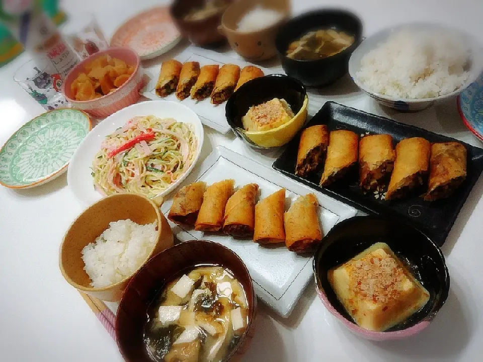 夕食(^ー^)
春巻
スパサラ
玉子豆腐(ハム、きゅうり、カニカマ)
お味噌汁(油揚げ、ワカメ、豆腐)|プリン☆さん