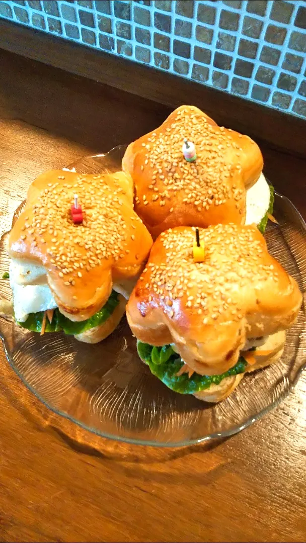 Snapdishの料理写真:🌟お星さまバンズde🍔|きみちさん