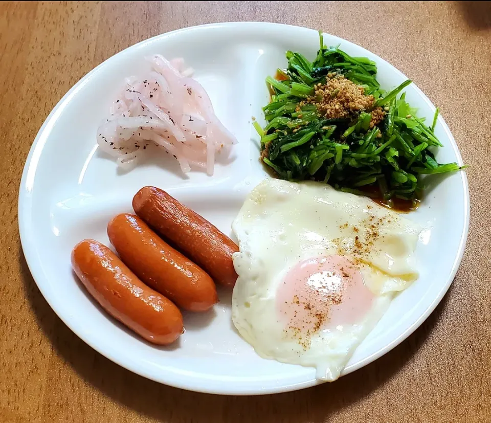 ウインナー、目玉焼き
壬生菜のごま和え
大根のゆかり酢なます|ナナさん