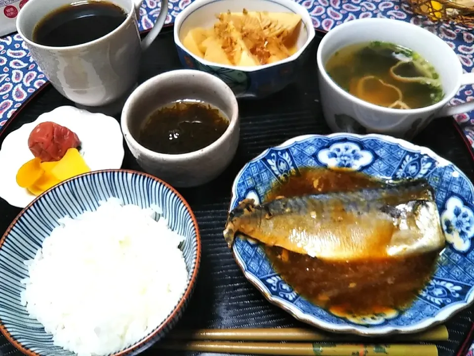 よねばーばの朝ごはん
全部出来合いのお惣菜
*鯖の生姜煮
*あさげ味噌汁
*筍の土佐煮
*もずく酢
*梅干し、たくわん、
*ブレンディインスタントコーヒー
*レトルトご飯、|yoneばーばさん