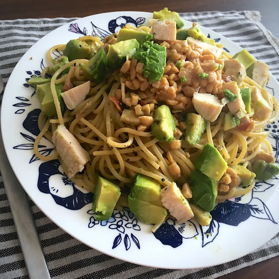 アボカド納豆和風パスタ🥑|ななさん