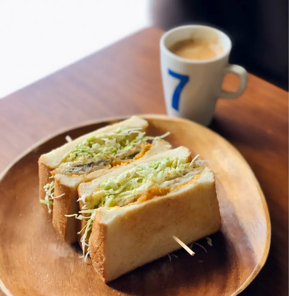 キャベツたっぷり白身魚フライのホットサンド　　　　　　　　　　　　　Fried fish and cabbage hot sandwich|マユマユさん