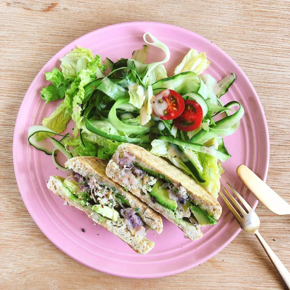 鯖とアボカドのホットサンド🥑🐟|sakiさん