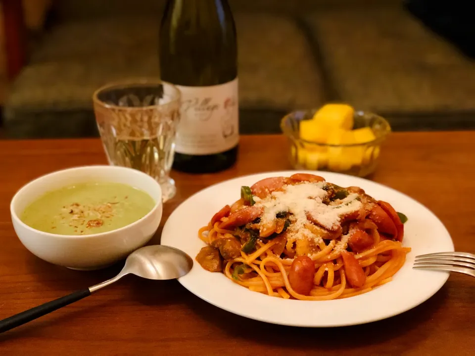 ブロッコリースープとナポリタンで家飲み　　　　　　　　　　　　　　Broccoli soup and spaghetti napolitana|マユマユさん