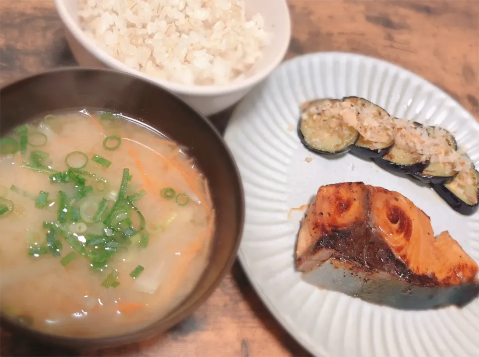 Snapdishの料理写真:ブリ照り、大根のお味噌汁、茄子の揚げ浸し、麦ごはん|さへさん