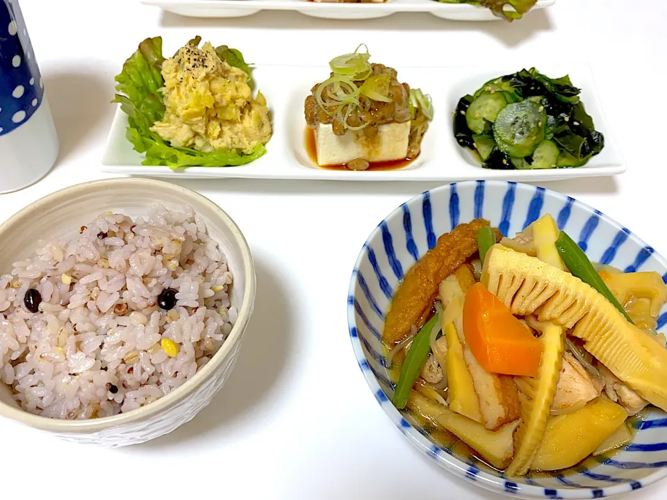 たけのこの煮物　さつまいものポテトサラダ　納豆乗せ冷奴　きゅうりとワカメの酢の物|momococoさん