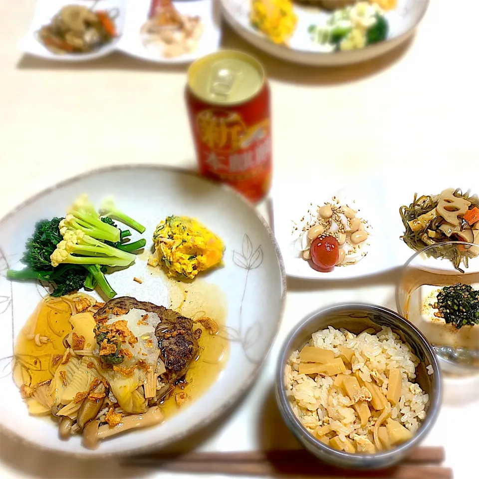 Snapdishの料理写真:今日の夕飯❤️筍ご飯　きのこ＆筍ソースの和風ハンバーグ|あけさんさん