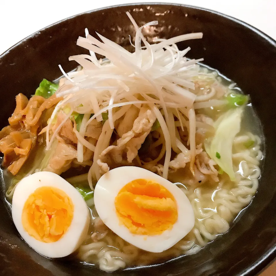 たっぷり野菜炒め乗せて、塩ラーメン。|ケイコさん