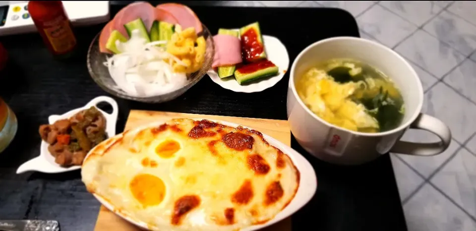 今日の、夜ご飯！
グラタンとワカメ玉子スープ
オニオンサラダ、煮物だよーー|🌠キタザワ🌠さん