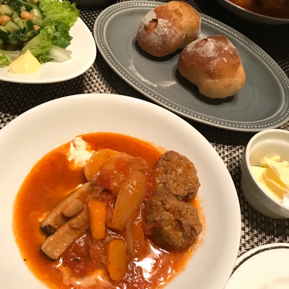 ハンバーグと焼きたてのパン|麻紀子さん