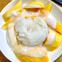 Snapdishの料理写真:Mango with sticky rice|Khunyaさん