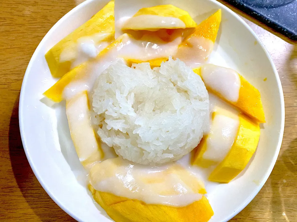 Mango with sticky rice|Khunyaさん