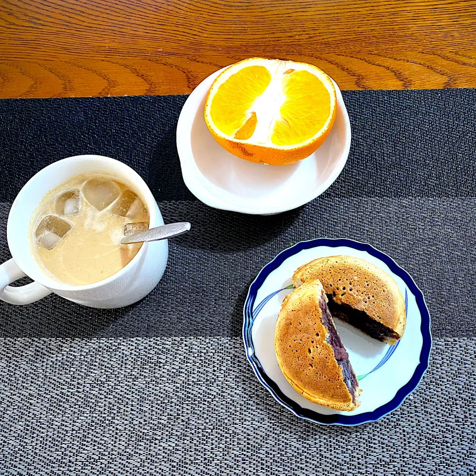 4月14日　朝ごはん　　御座候、八朔、カフェ・オ・レ|yakinasuさん