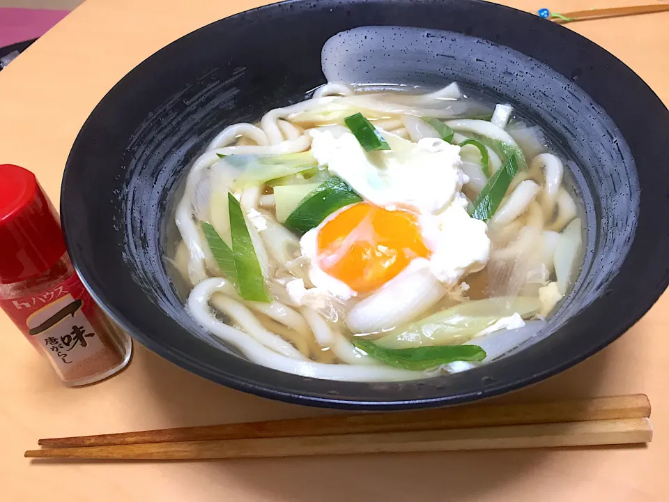 在宅勤務中の男飯(うどん)|おおもりの星さん