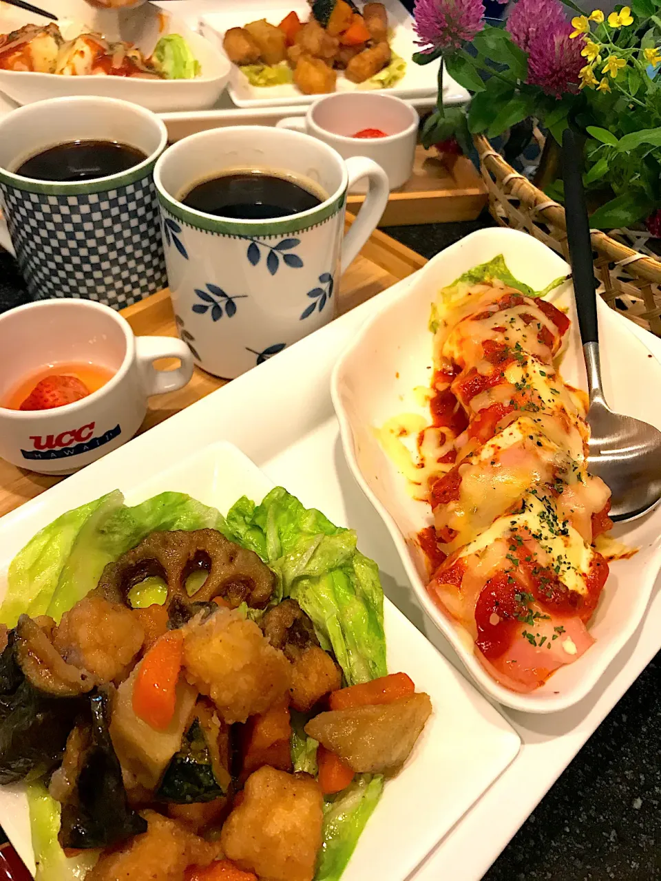 Snapdishの料理写真:カジキマグロと野菜の津軽揚げと豆腐ステーキ風ピザグラタンといちご酢そしてコーヒー☕️で朝ごはん|シュトママさん