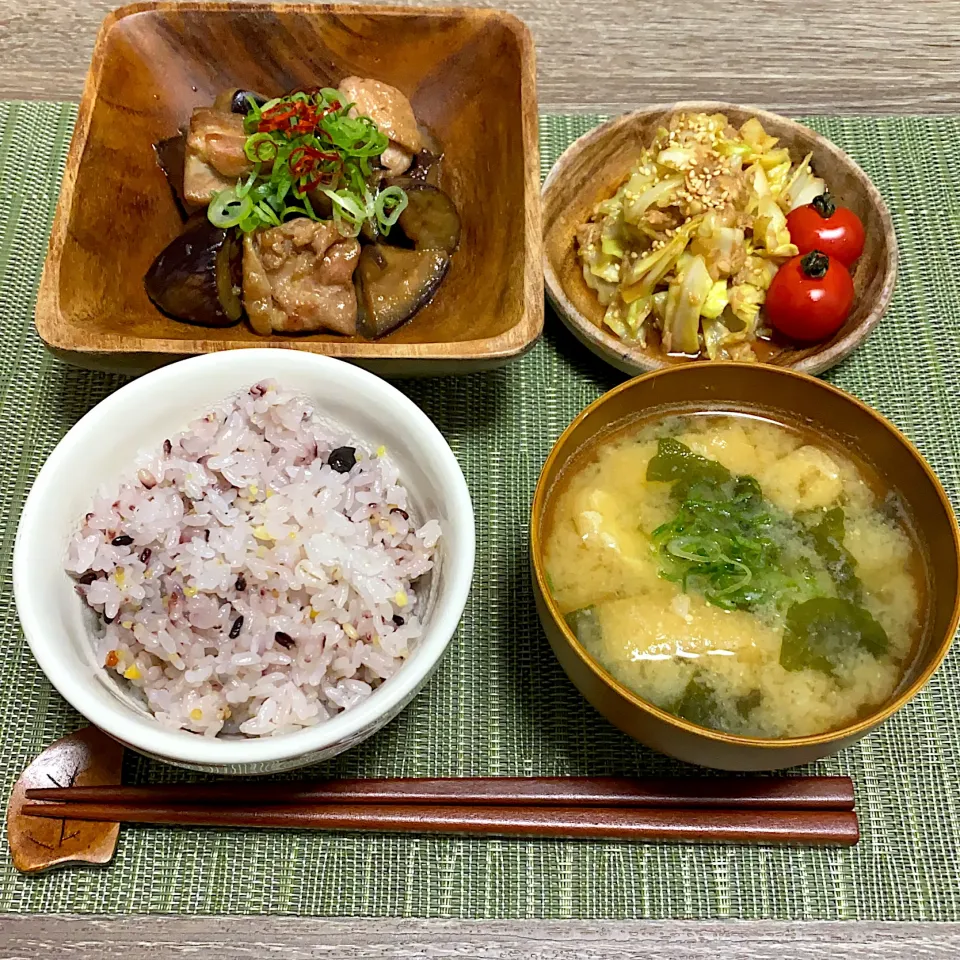 雑穀米 鶏肉と那須の炒め物 味噌汁 キャベツのツナ和え|m iさん