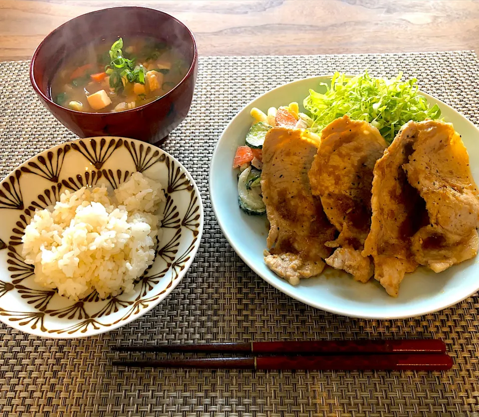 豚の生姜焼き定食🐽🍚|saoricocoさん