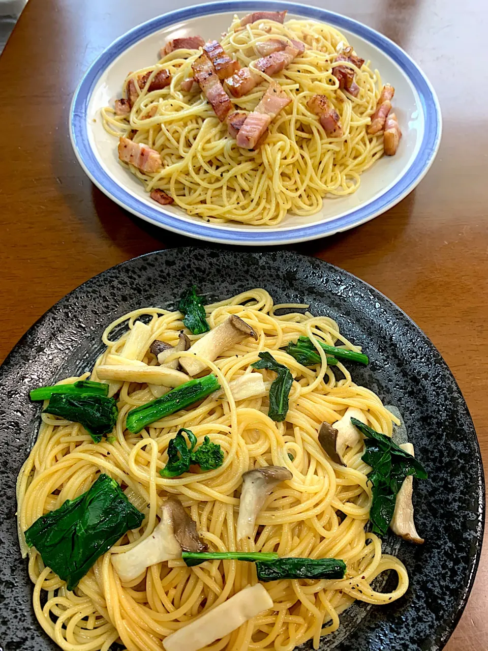 Snapdishの料理写真:ランチパスタ　ペペロンチーノと菜の花とエリンギの和風パスタです。|レモンさん