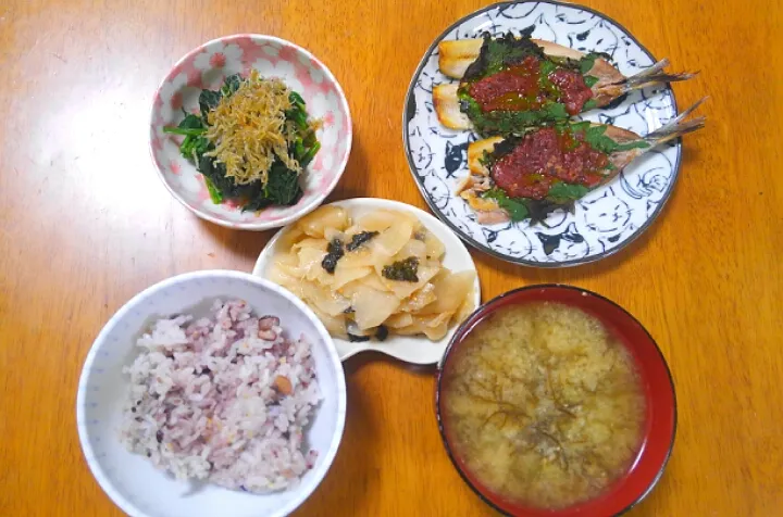 ３月２６日　いわしの梅しそ焼き　しらすとほうれん草の和え物　大根のナムル　もずくのお味噌汁|いもこ。さん