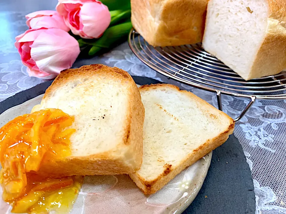 Snapdishの料理写真:手ごね食パン🍞とオレンジマーマレード🍊|makoさん