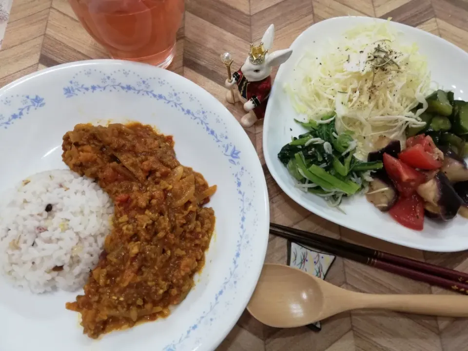 4/15
キーマカレーのような料理と作りおきで晩ごはん😋|たえさん