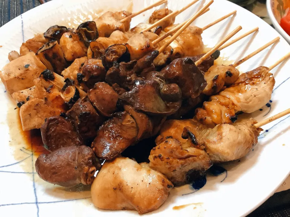 今日は、地元の美味しい焼き鳥屋さんで買い込んで来た😋|アライさんさん