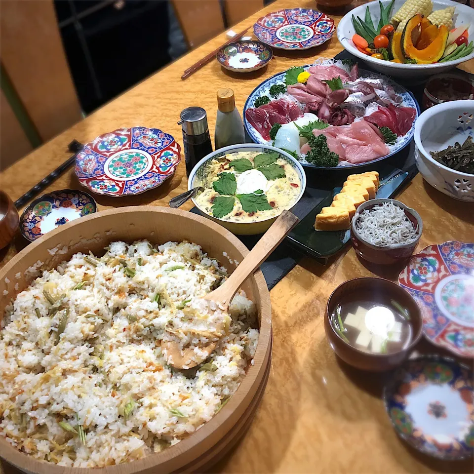 サミカさんの料理 竹の子と葉ごぼうのお寿司☘️桜海老とイタドリ混入！🤣|佐野未起さん