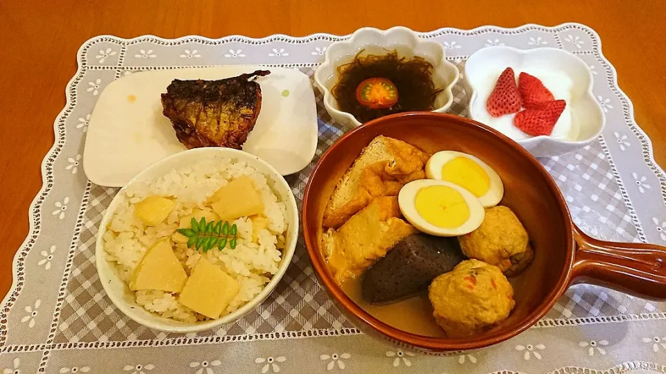 Snapdishの料理写真:☆タケノコご飯
☆おでん風煮物
☆鯖竜田揚げ
☆もずく酢
☆いちご酢いちごトッピングヨーグルト|chikakoさん