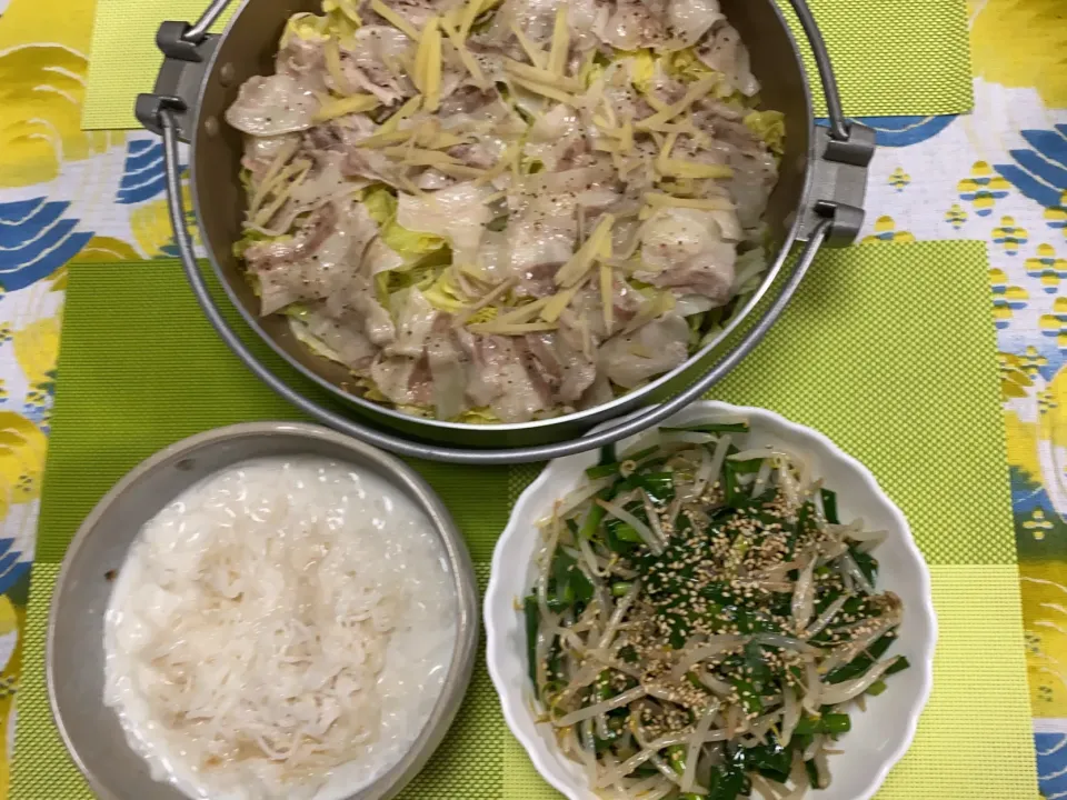 春キャベツと豚バラの生姜蒸し、もやしとニラのナムル、豆腐麺|peanutsさん