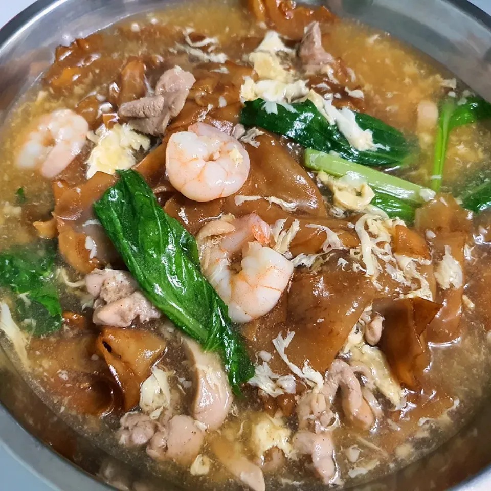 StayHomeDinner: Hor Fun 河粉 
Prawns Chicken Cai Xin & 1 Egg & Minced Garlic |🌷lynnlicious🌷さん