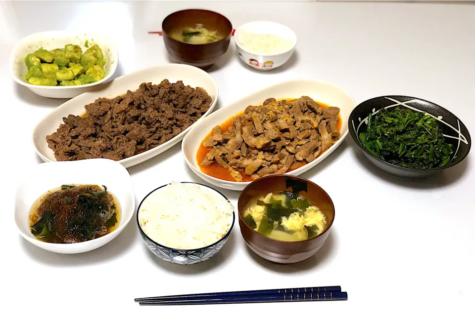 Snapdishの料理写真:プルコギ・肩ロースカルビ・ほうれん草の胡麻和え・アボカド🥑韓国風和え・トックのワカメとたまごの韓国風スープ・なぜか？もすぐ酢|えみさん