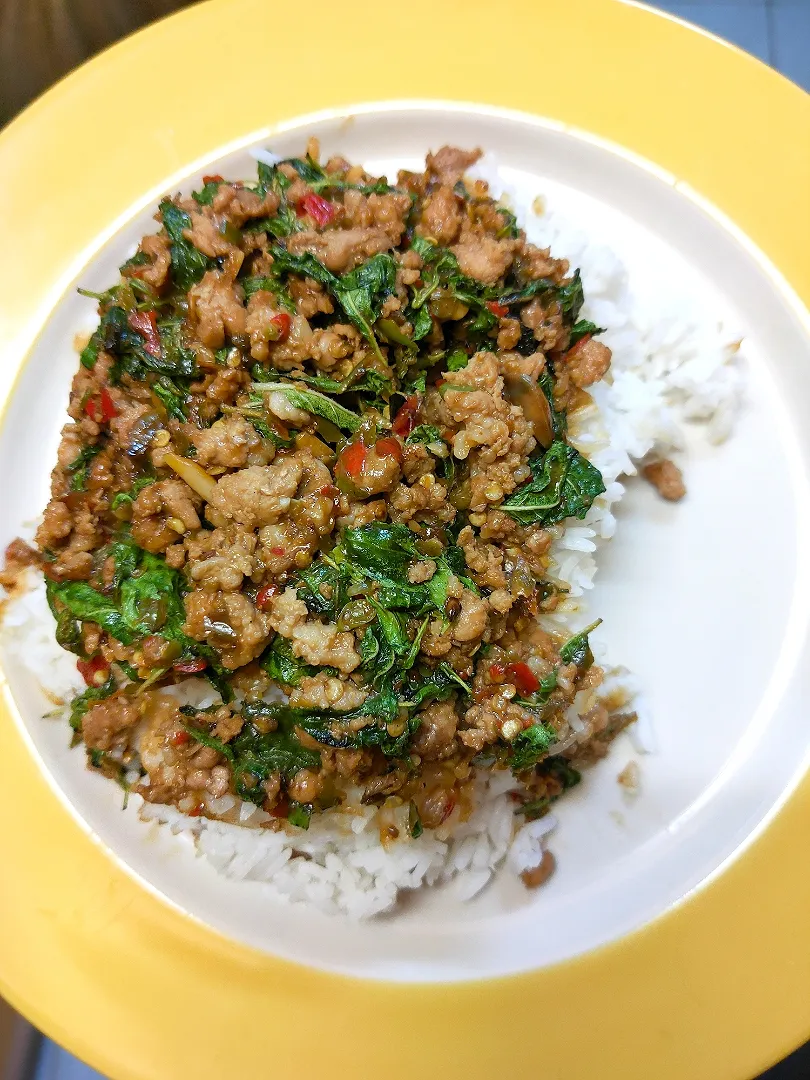 Stir fried pork with basil.|katang23さん