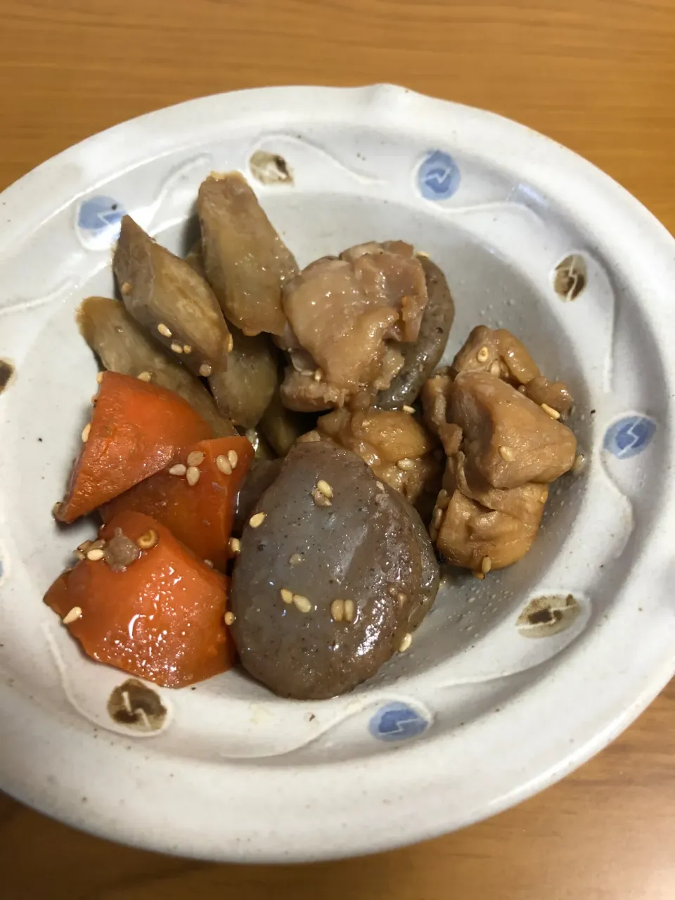 Snapdishの料理写真:ごぼうとコンニャクと鶏肉きんぴら|Kaoruさん