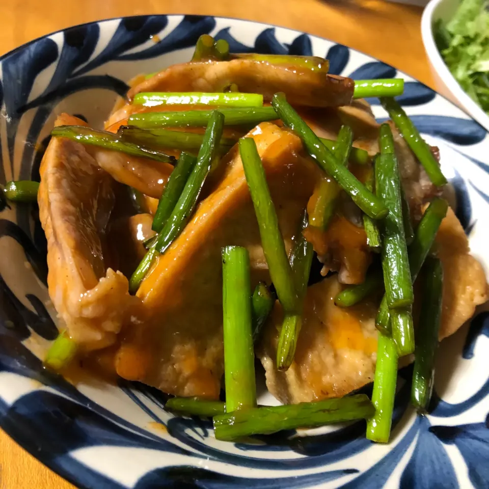 豚肉と島豆腐、ニンニク芽のチリソース|沖縄「ピロピロ」ライフさん