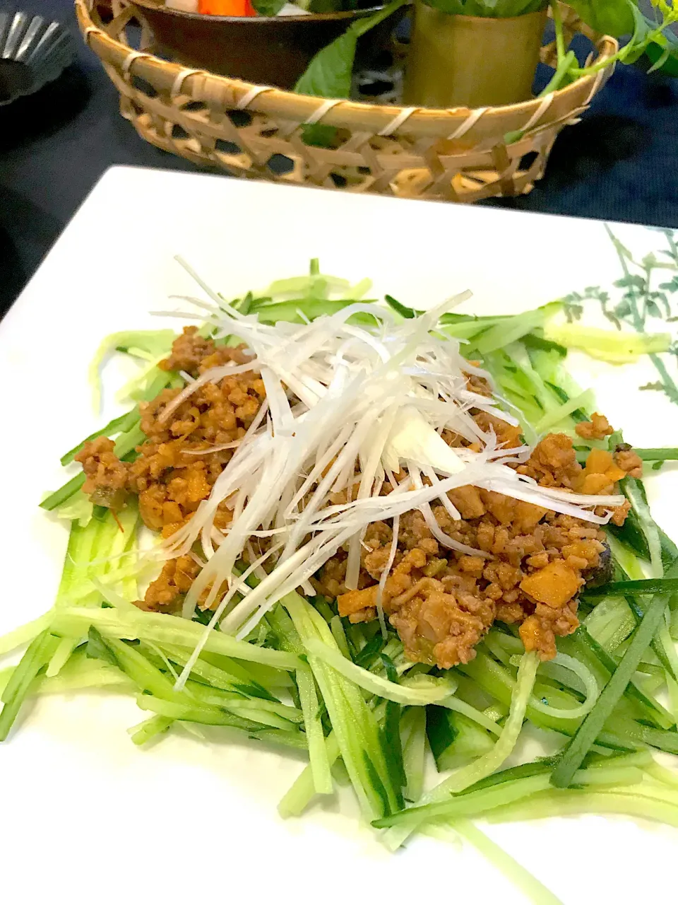 肉味噌バンバンジー風サラダ🥗(肉味噌使い回し料理)|シュトママさん