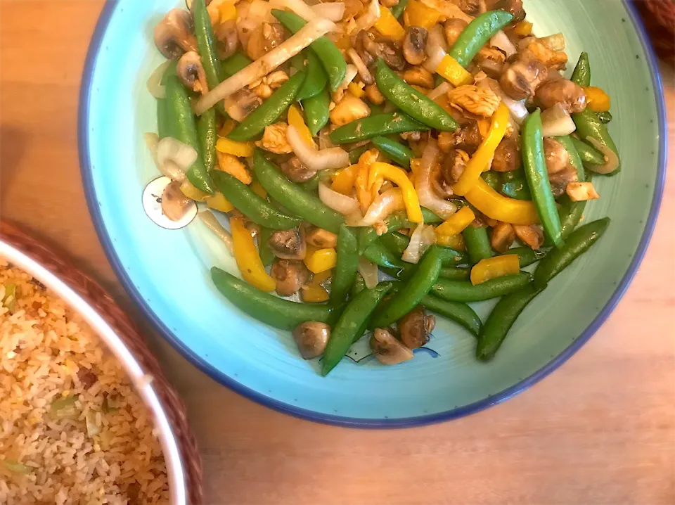 Snapdishの料理写真:Stir fry veggies and chicken with rice|TJ McAfoosさん