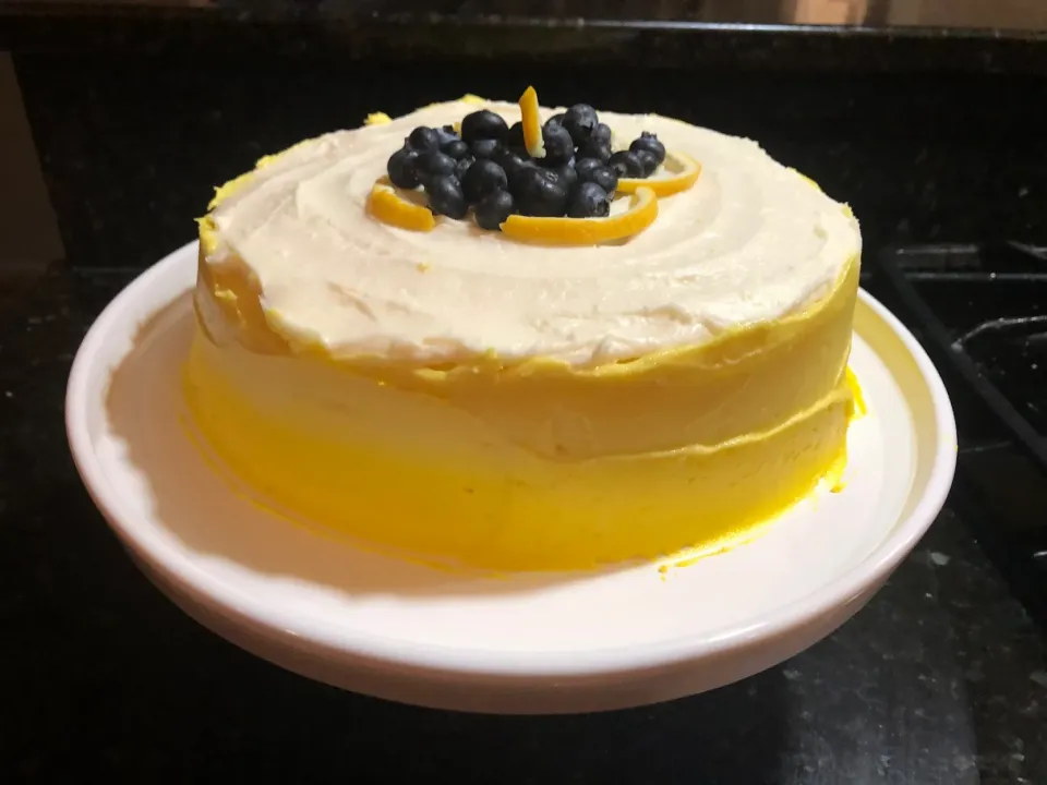 Lemon cake with lemon buttercream frosting|ernest ristiさん