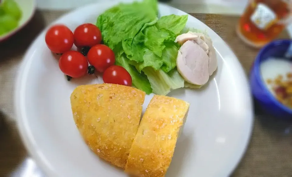 フォカッチャと手作りチキンハムの朝食！|うるちゃんママさん