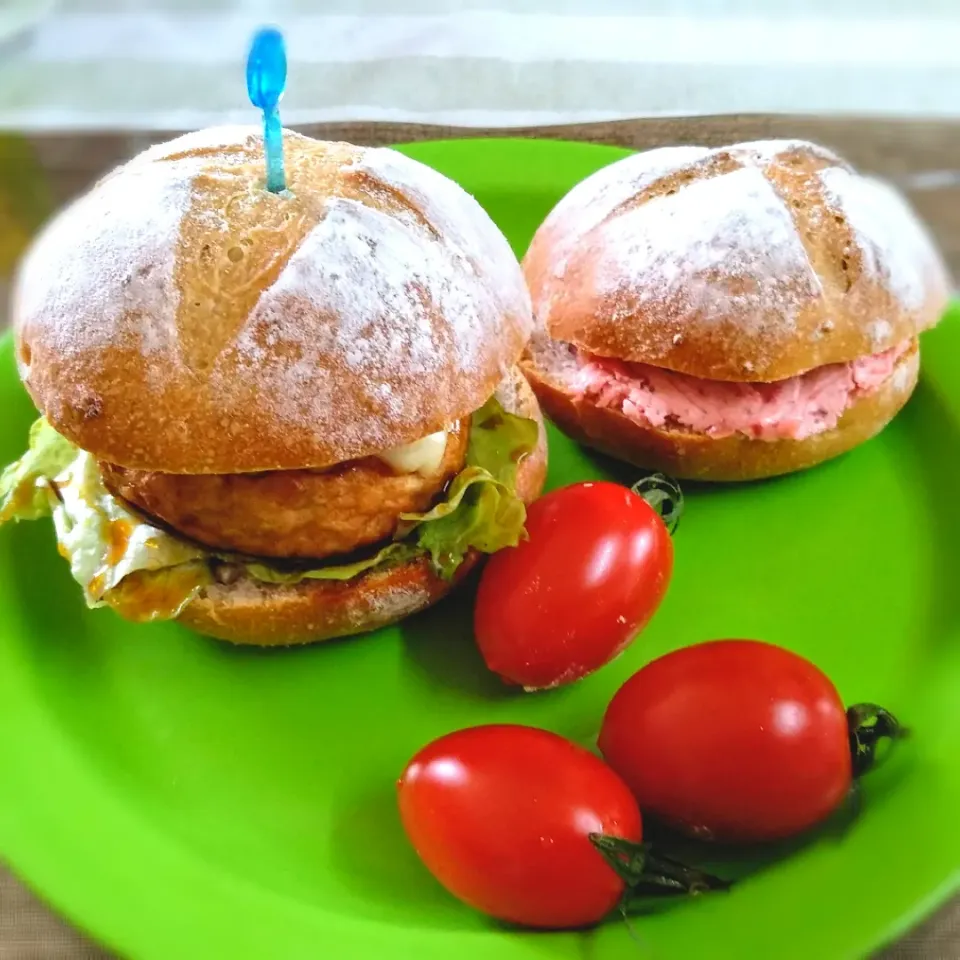 いちご酵母パンで豆腐ハンバーグサンドといちごバターサンド|うるちゃんママさん