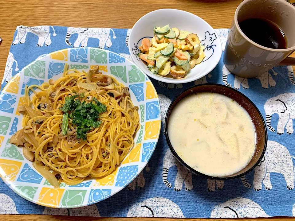 きのこの和風パスタ＊大豆のマヨサラダ＊豆乳スープ|maiさん