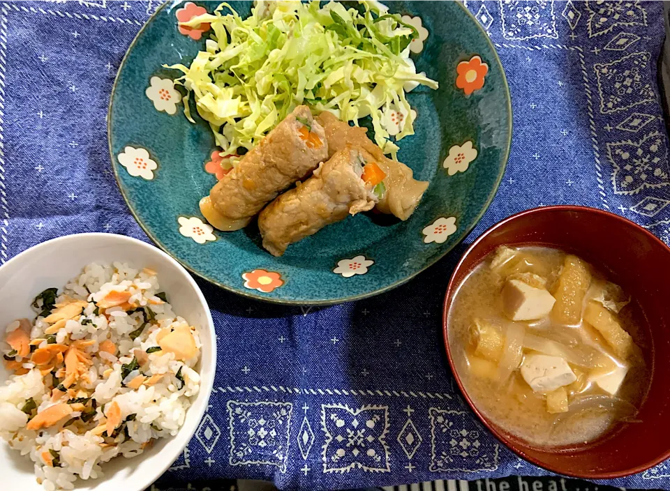 鮭と大葉のご飯＊アスパラと人参の肉巻き＊お味噌汁|maiさん