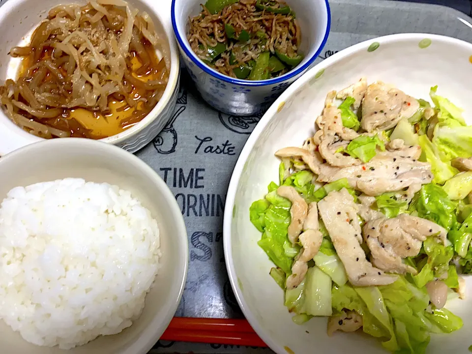 鶏肉と春キャベツのレモンペッパー炒め、もやしナムル、じゃこピーマン！|あんこさん