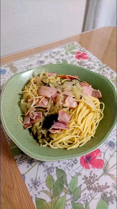 茄子と玉ねぎとベーコンの和風パスタ|みやさん