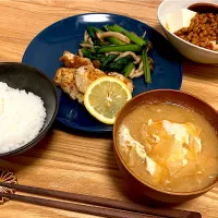 Snapdishの料理写真:鶏むね肉のハーブレモン|yunさん