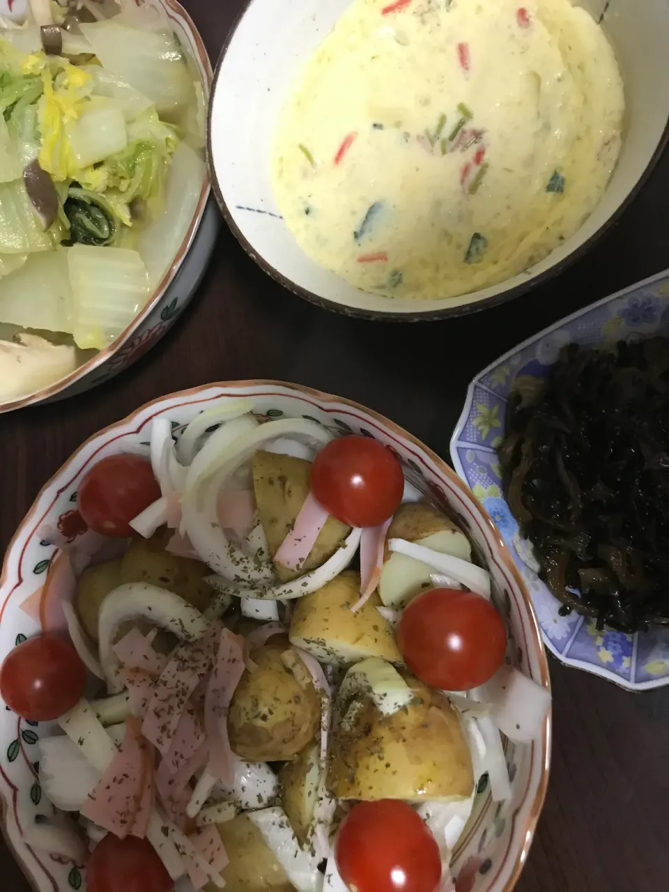 4月16日晩ご飯。しんじゃがサラダ、白菜と豚煮、レンチン茶碗蒸し、ゴーヤの佃煮。|あやさん