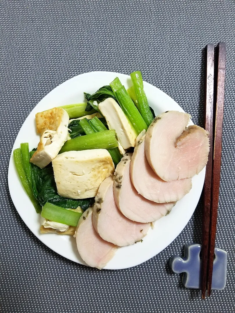 Snapdishの料理写真:keiさんの料理 チンゲン菜のチャンプルー|keiさん