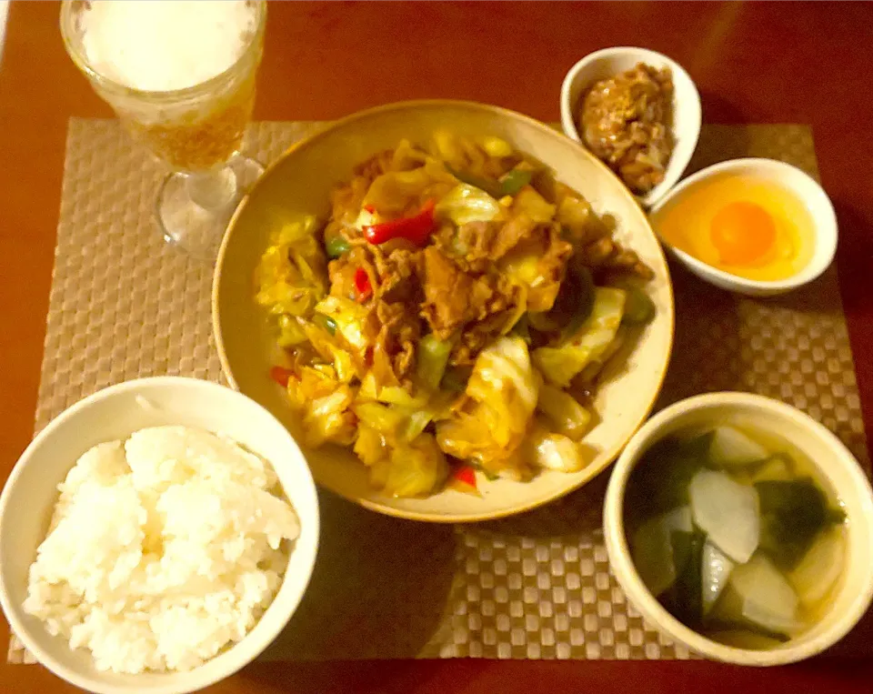 Snapdishの料理写真:Today's dinner🍴 胡麻納豆･卵黄･回鍋肉･白飯･大根とわかめの中華ｽｰﾌﾟ|🌈Ami🍻さん