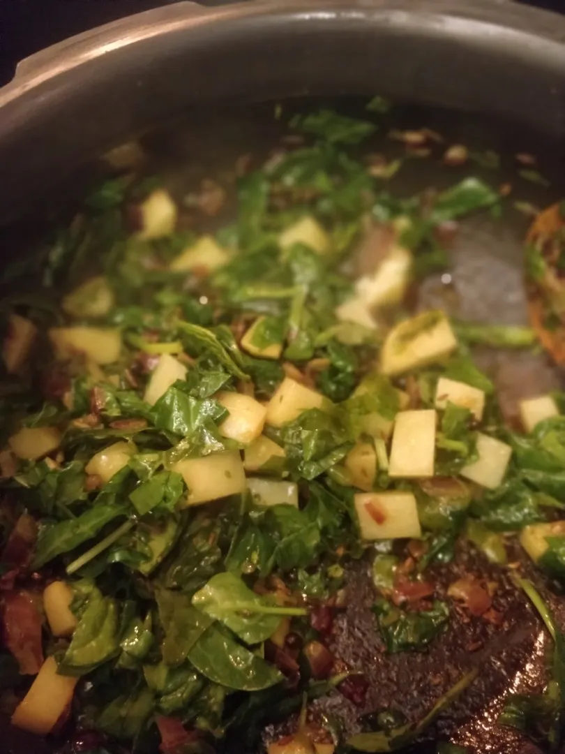 Spinach and potatoes best combination|Harika Sabyasachiさん